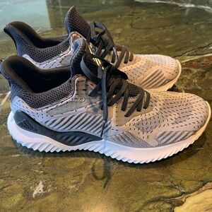 Adidas Alpha Bounce Size 11 worn twice